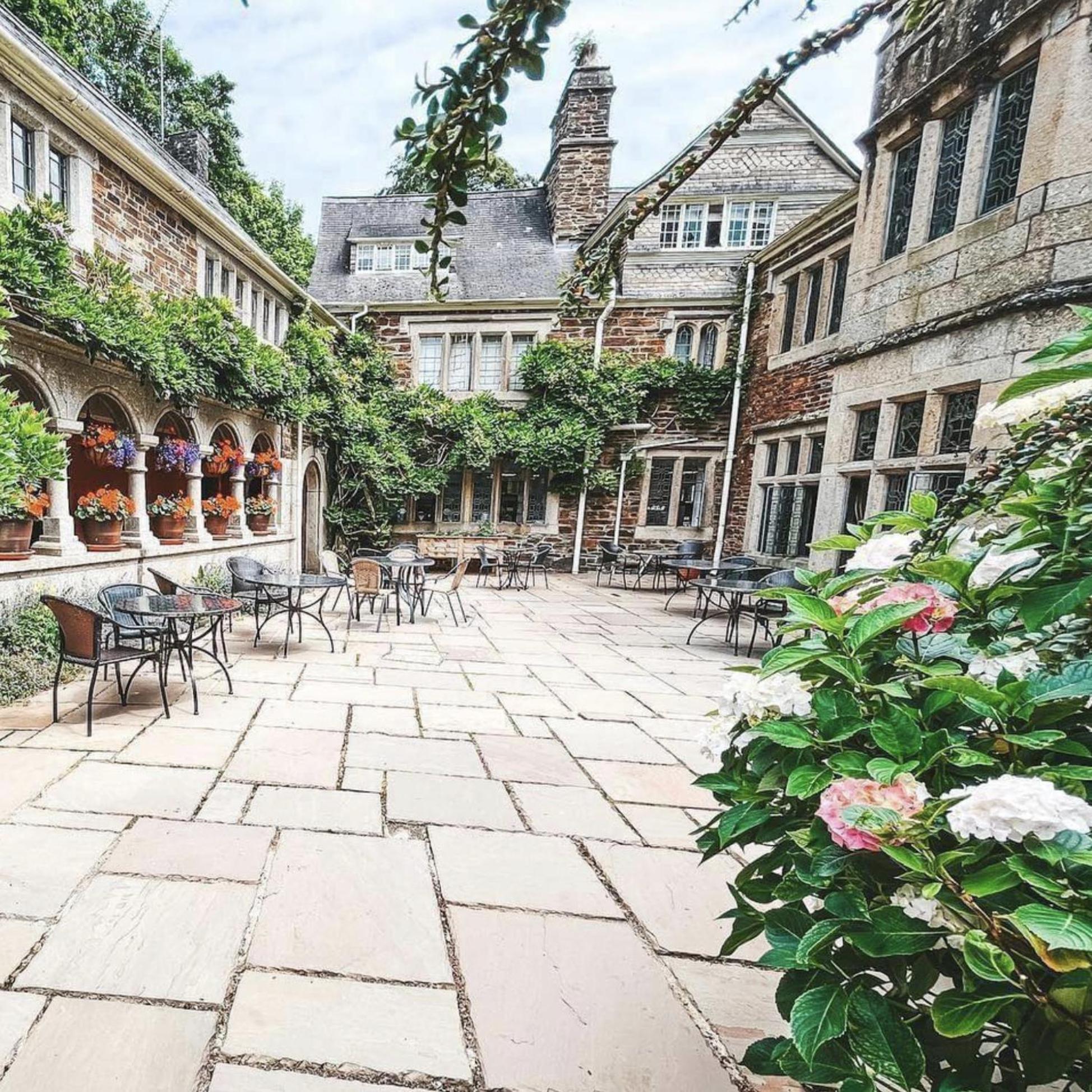ホテル Lewtrenchard Manor エクステリア 写真